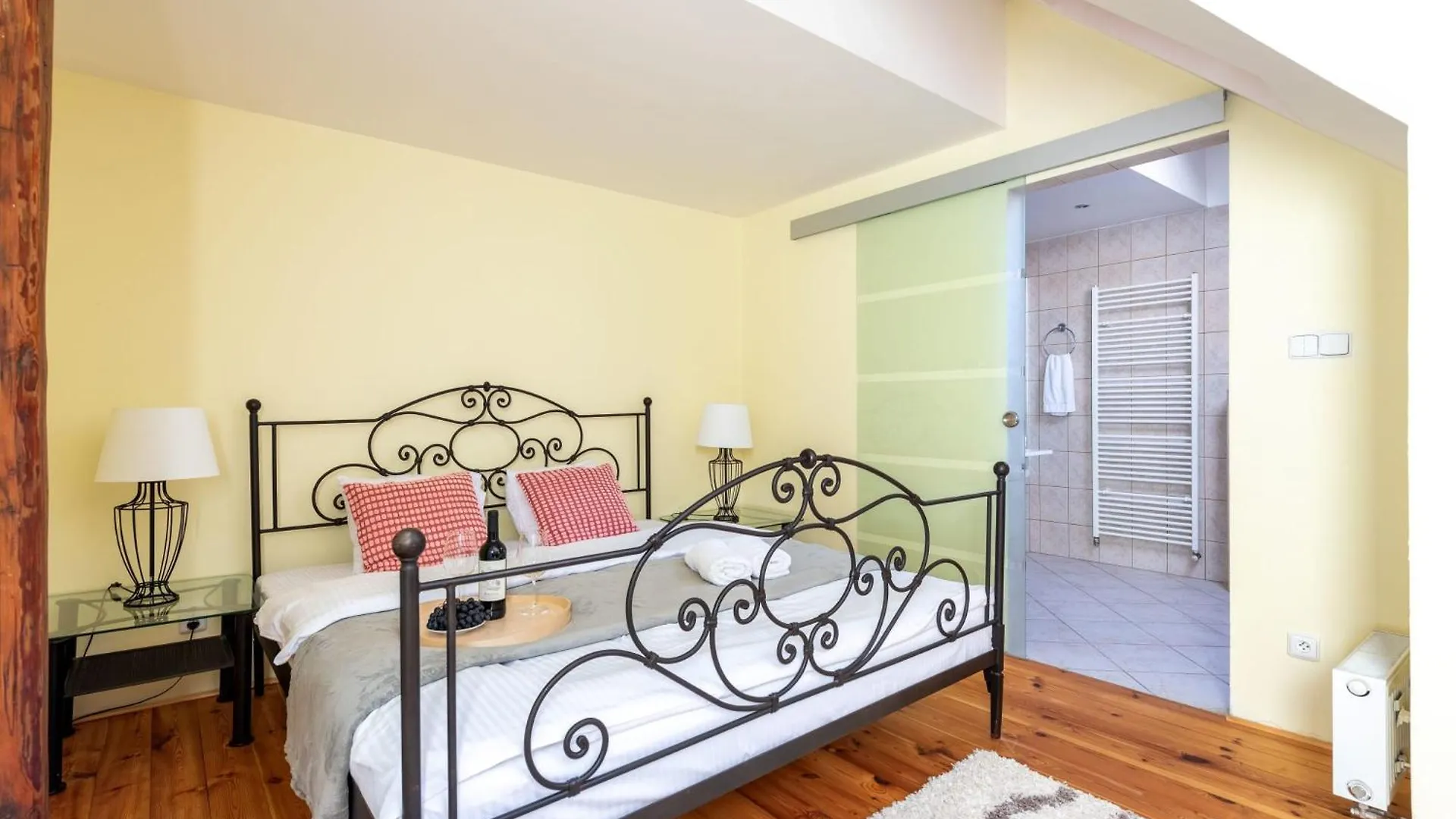 Stylish 2-Level Apartment Near The National Theatre Praga