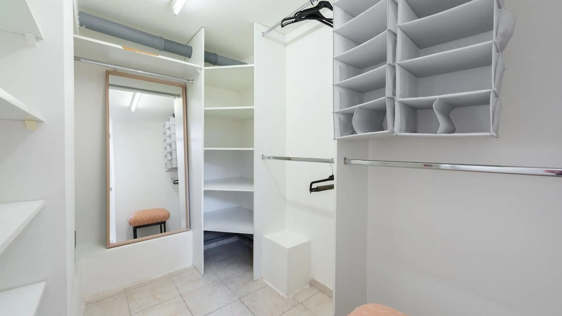 Stylish 2-Level Apartment Near The National Theatre Praga Czechy