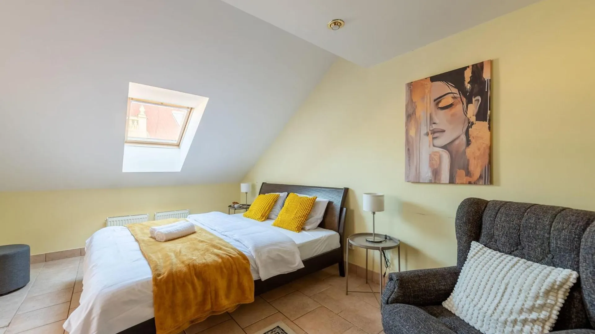Stylish 2-Level Apartment Near The National Theatre Praga 0*,