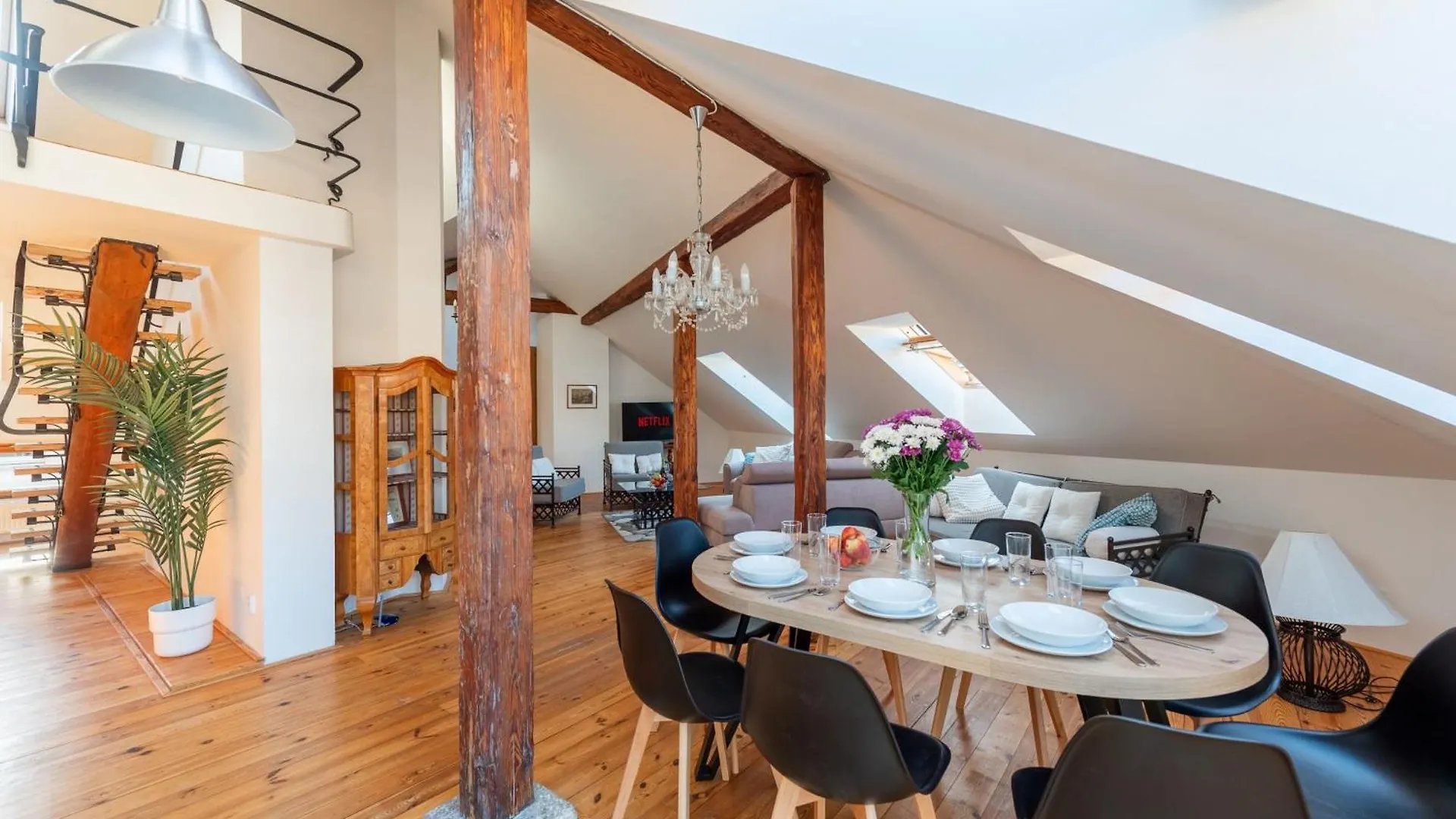 Stylish 2-Level Apartment Near The National Theatre Praga