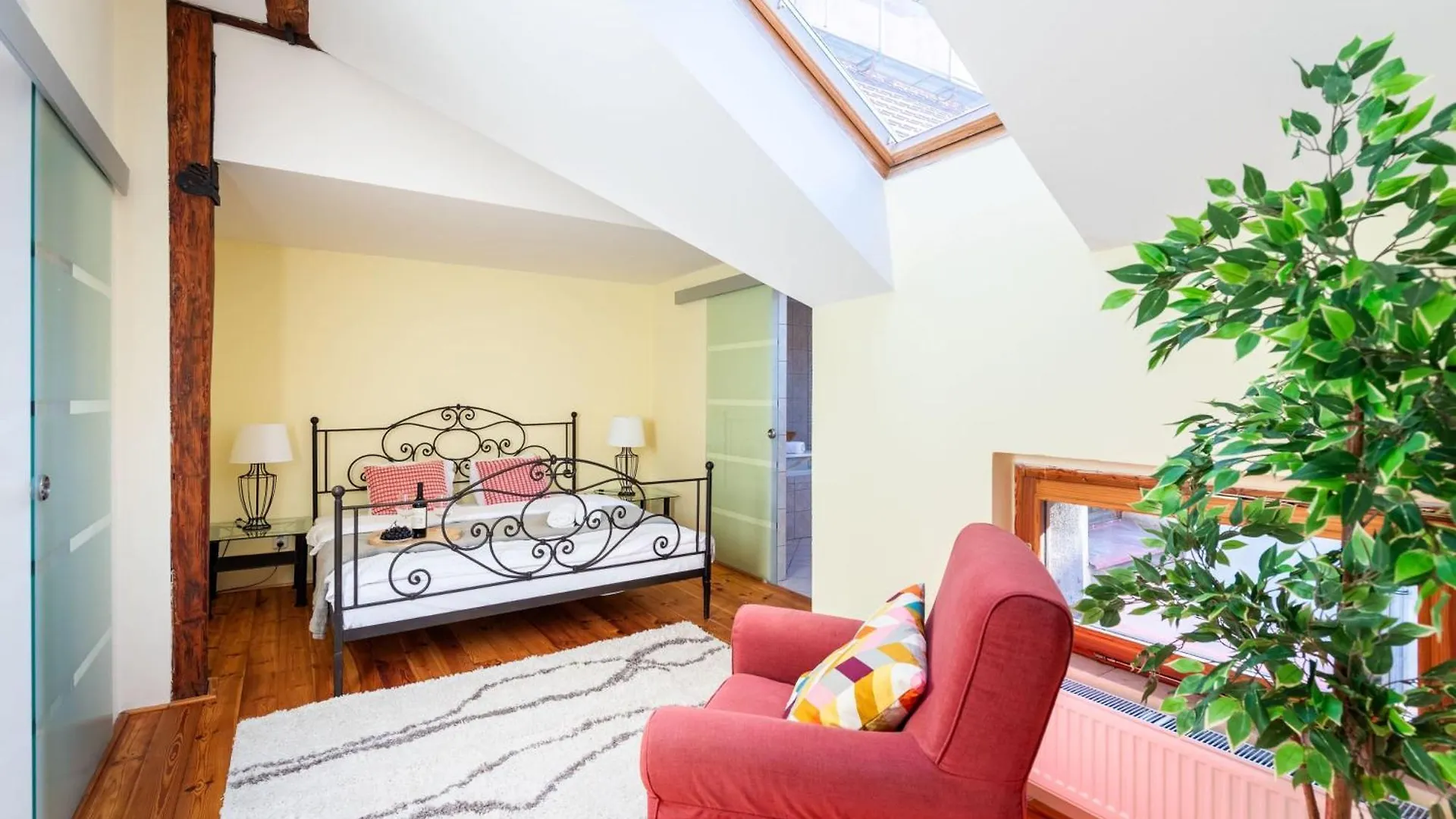 Stylish 2-Level Apartment Near The National Theatre 布拉格